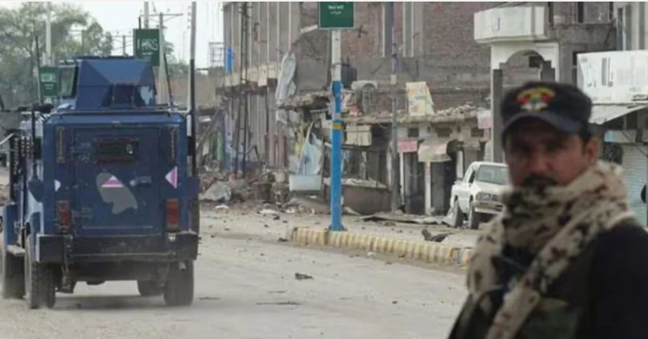 Suicide bomber kills at least 11 at Pakistan police checkpoint