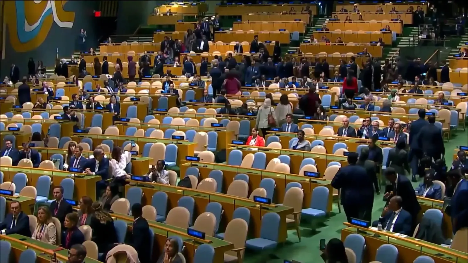 More than 100 delegates walk out of Netanyahu's UNGA speech